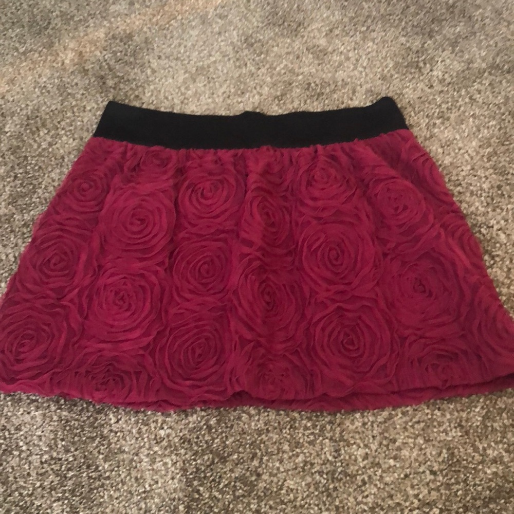 Textured rosette skirt-